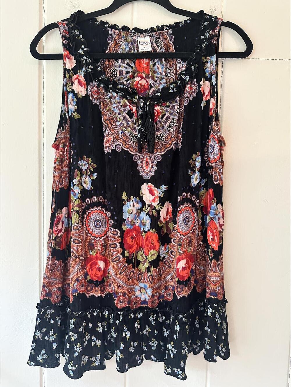 Bila Sleeveless Boho Tunic Top Black Floral and Paisley w/ Tassel Tie Size Large